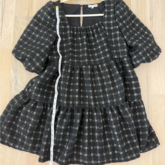 Moon River Black and Gold Sparkle Puff Sleeve Dress - Picture 7 of 8